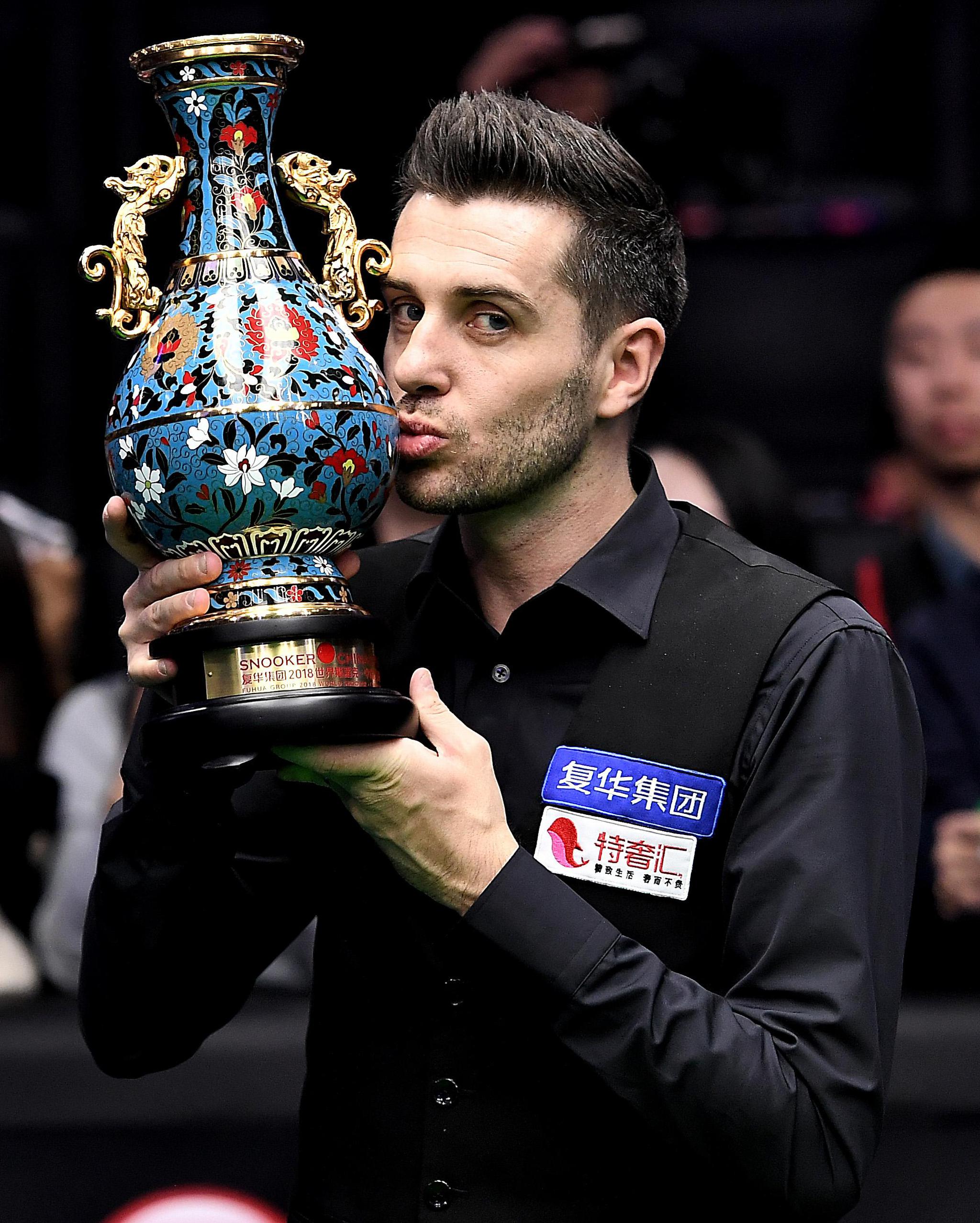 跑到看台下 跑到看台下